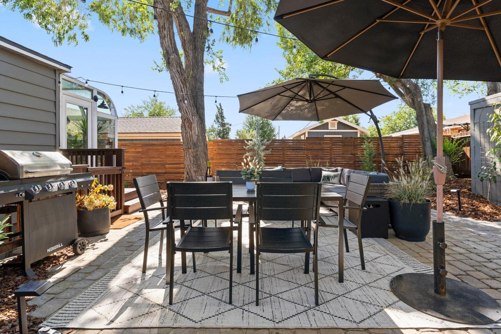 New! Family & Business Hub- Fire Pit Bbq *