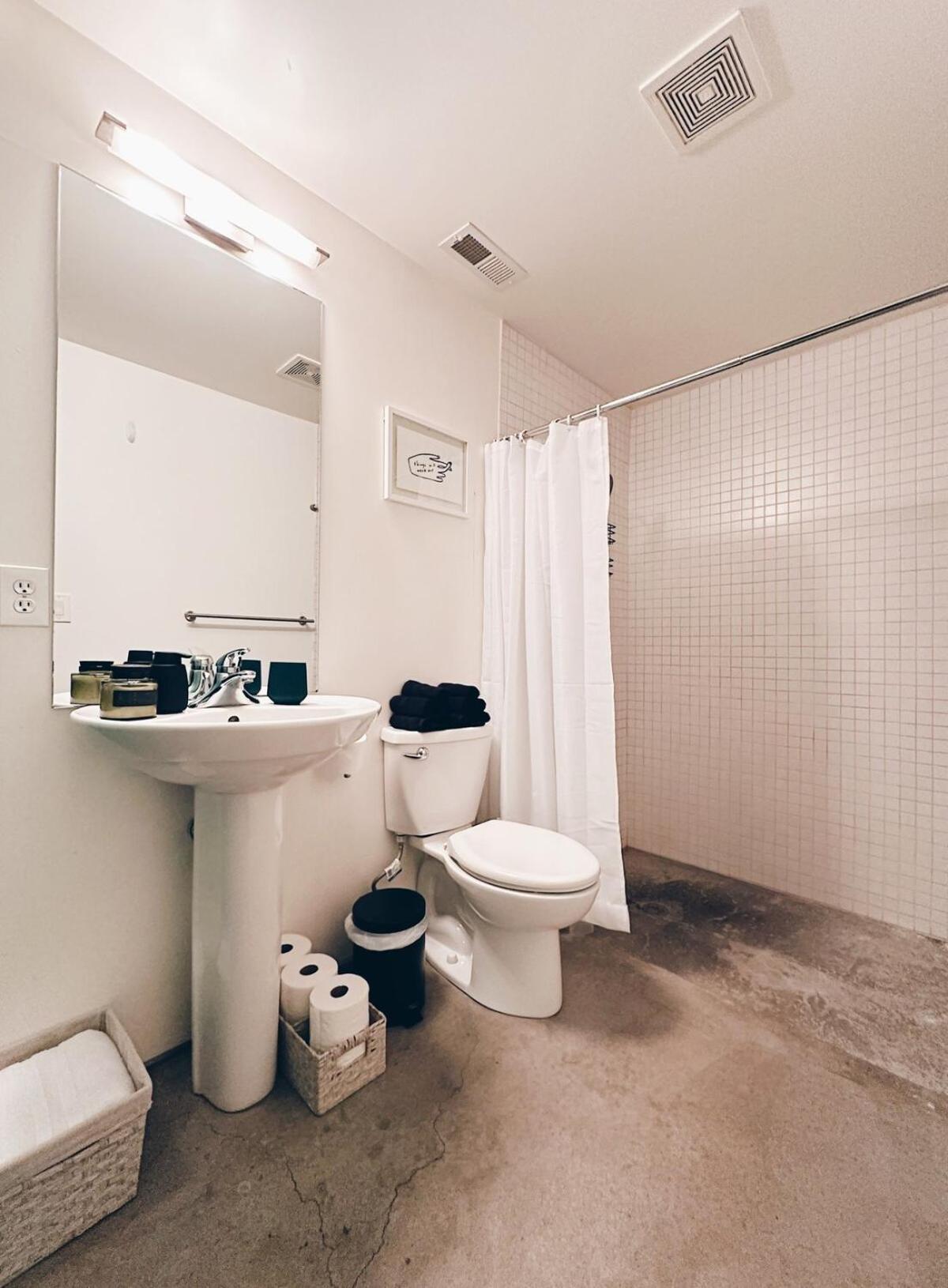 Chic Modern 1br 1ba Apartment *
