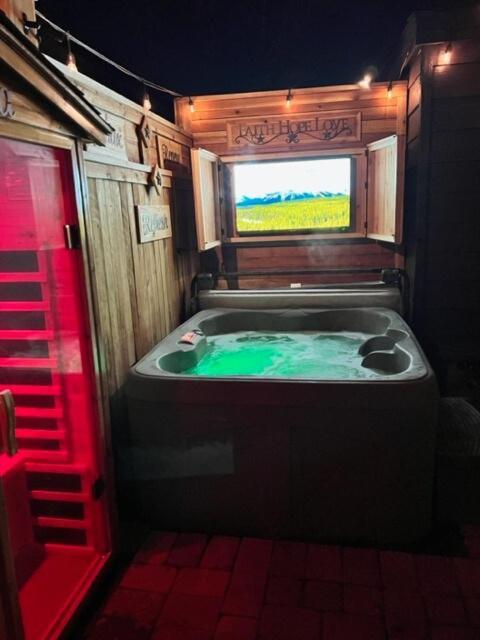 Guest house Romantic Couples Retreat