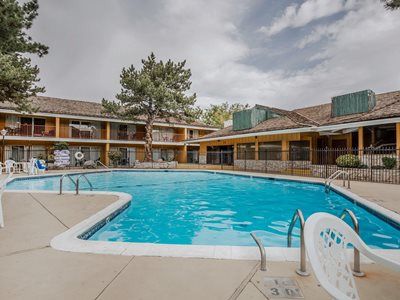 Lodge Econo Near Reno-sparks Convention Center *