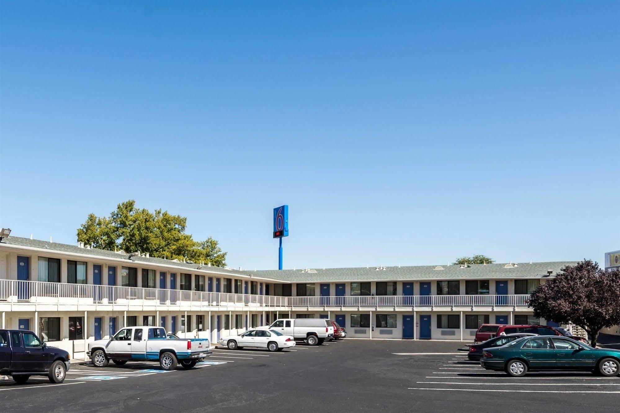 Hotel 6-reno, Nv - Virginia Plumb Reno