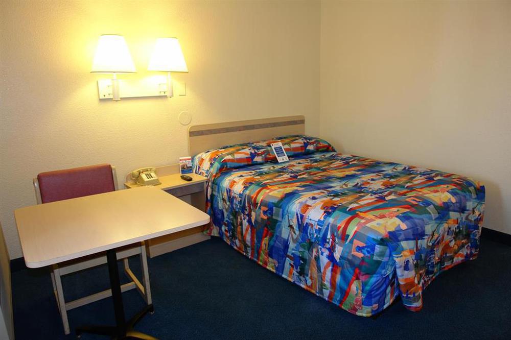 Hotel 6-reno, Nv - Virginia Plumb Reno