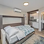 Boutique Motel In The Heart Of Midtown!