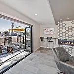 Boutique Motel In The Heart Of Midtown!