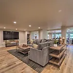 Luxe Reno Chalet With Mountain View 3 Mi To Skiing!