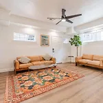 Stylish 2-Bedroom Walking Distance To Downtown