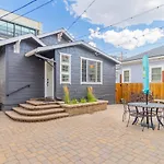 Stylish 2-Bedroom Walking Distance To Downtown
