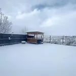 Cozy Hideaway 30 Miles To Mt Rose Ski, Tahoe/ Reno