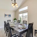 Spacious Family Retreat - 4 Mi To Downtown!