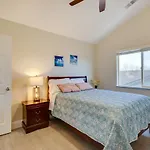 Spacious Family Retreat - 4 Mi To Downtown!