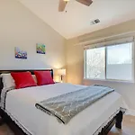 Spacious Family Retreat - 4 Mi To Downtown!