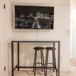 Riverside Luxe: Stylish Designer Retreat