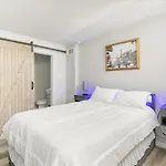 Charming Mid-Century Motel 8