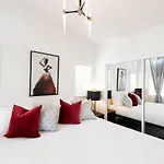 Elegant Courtyard Cottage Ruby