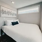 Beautiful And Elegant River Front Cottage