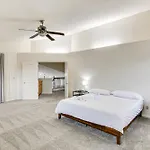 Large Family Home With Game Room In Reno!