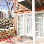 Modern Lofty Studio In Midtown / Charming Old Sw
