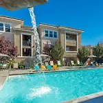 2Br Getaway Pool Gym Basketball Court & Theater Access