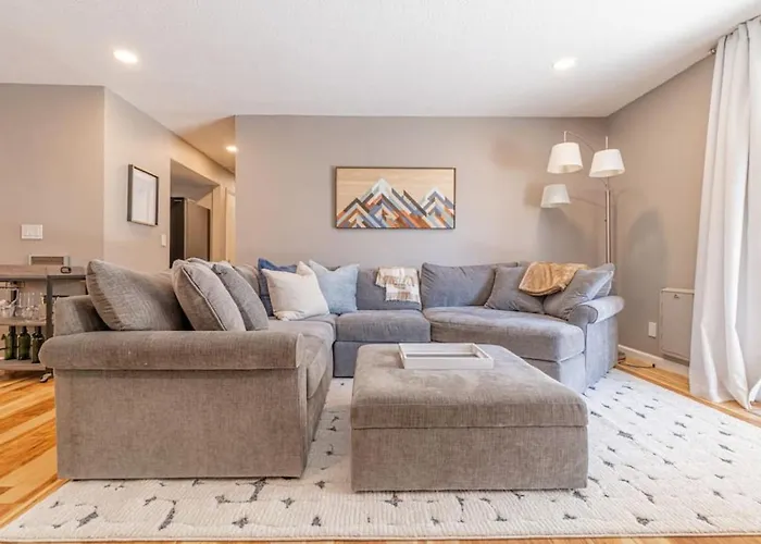 Vibrant Boho Home 3 Bed Pet Friendly