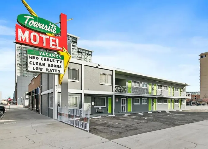 Charming Mid-Century Motel 3