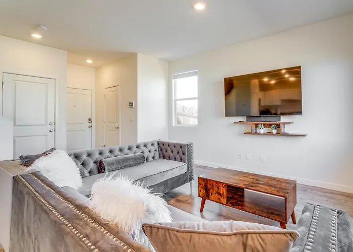 Modern Reno Vacation Home Easy Access To Nature