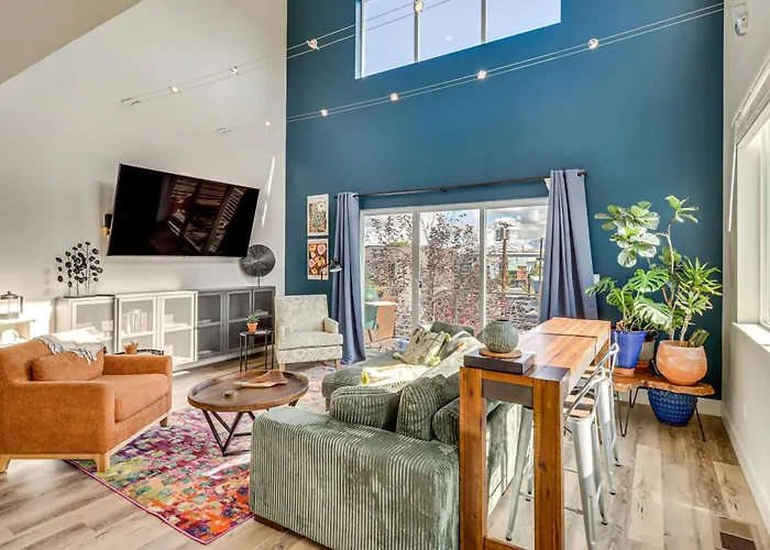 Luxe Midtown Townhome Less Than 2 Mi To Dtwn Reno!