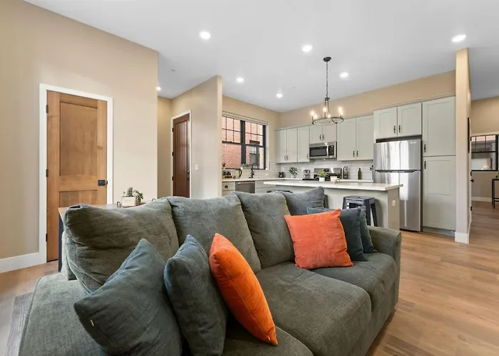Luxury Living Modern Midtown Ensuite Baths Patio
