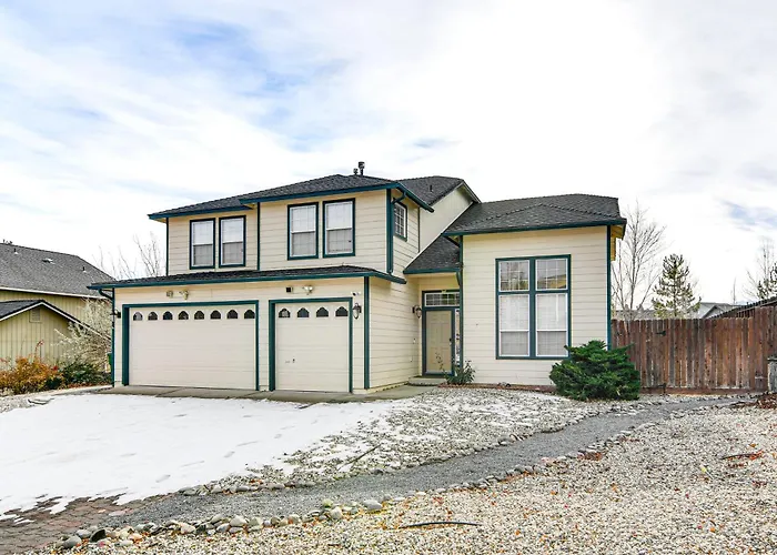 Large Family Home With Game Room In Reno!