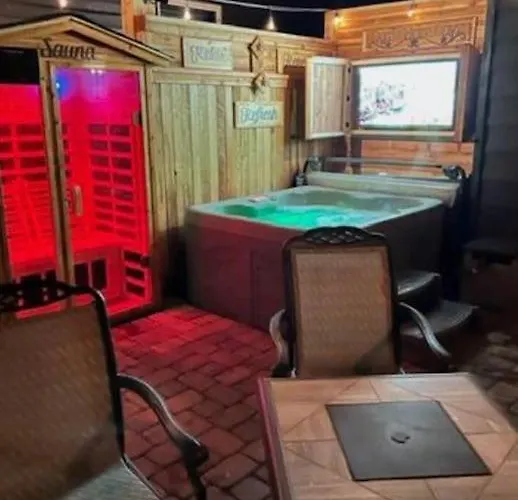 Romantic Couples Retreat - Tahoe Room