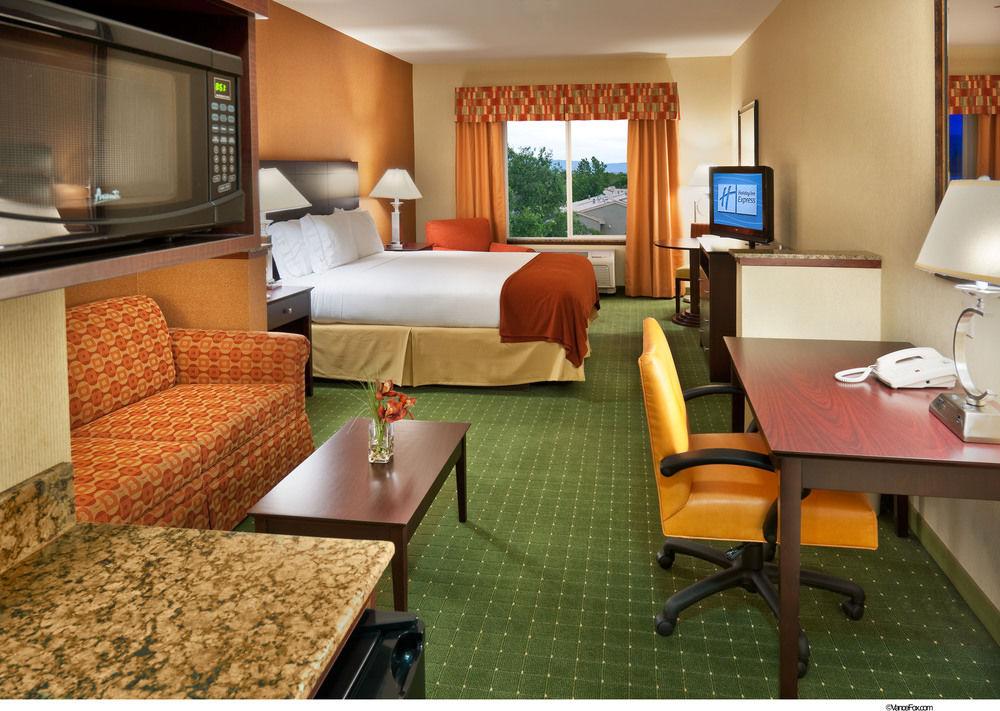 Hotel Express Airport By Ihg