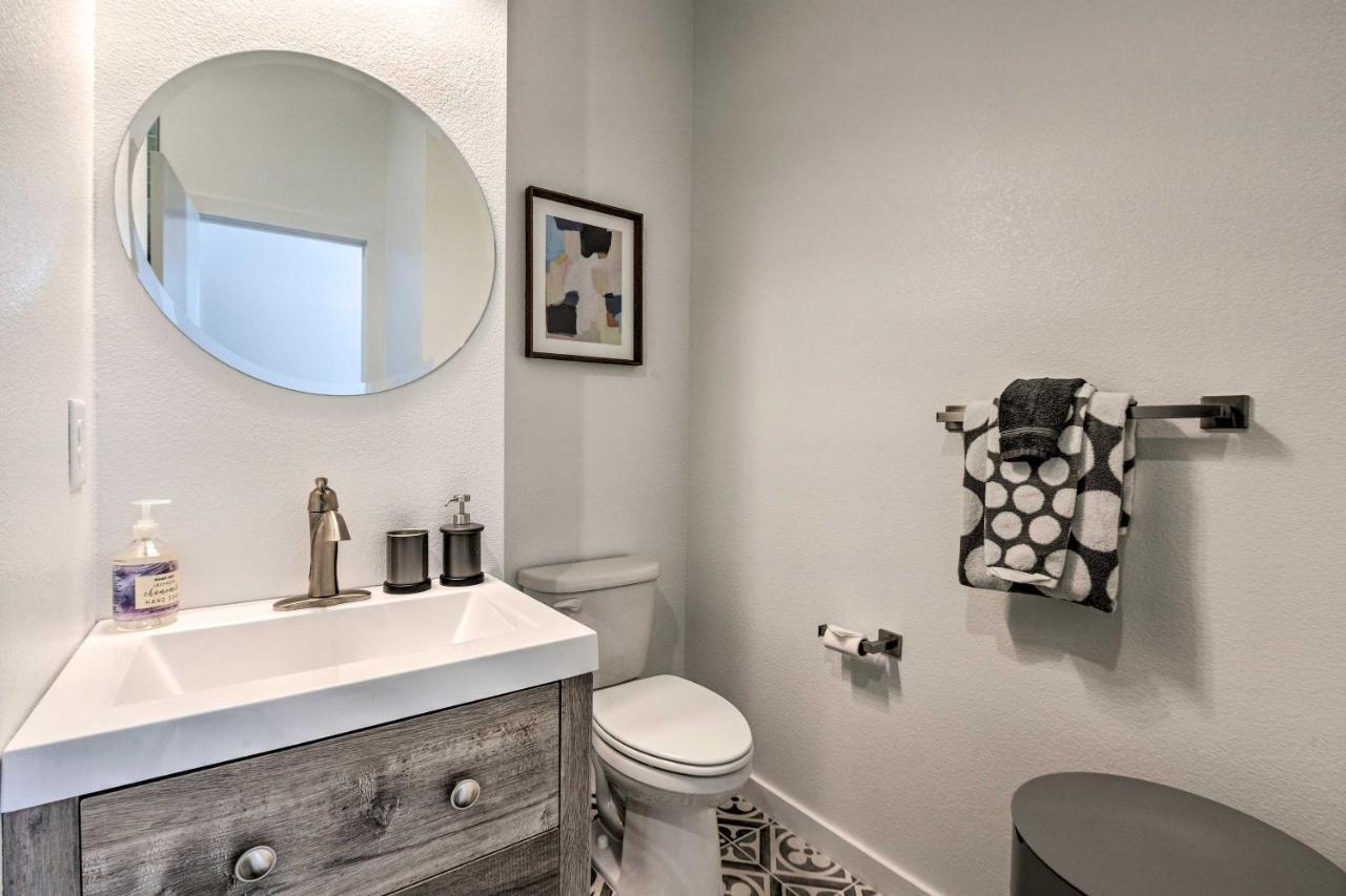 Ski, Hike, Bike Modern Midtown Retreat! Reno