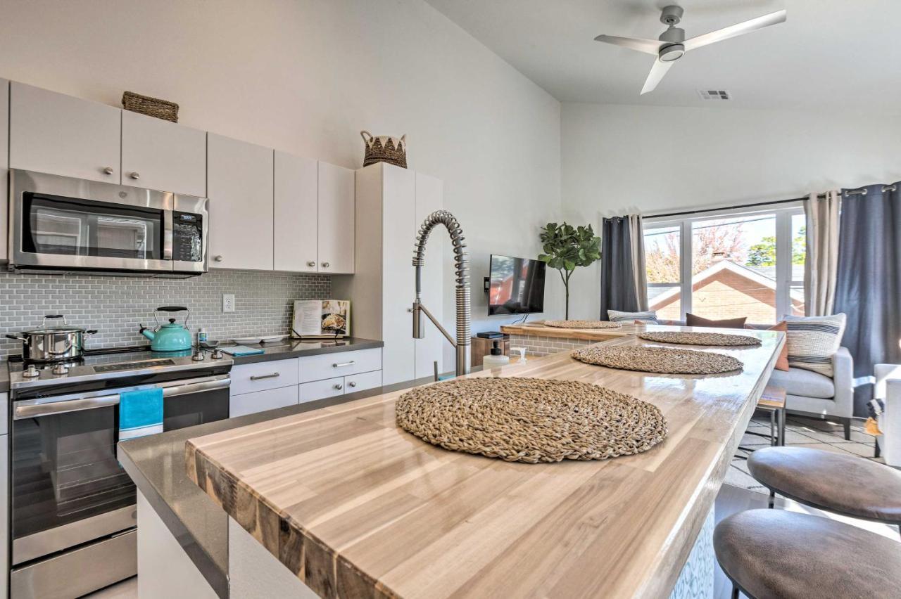 Ski, Hike, Bike Modern Midtown Retreat! Reno