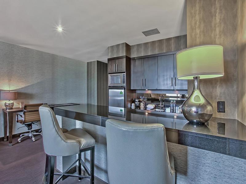 Hotel Gsr Deluxe Parlor - 2 Bedroom - Very Large - Sleeps 8 *