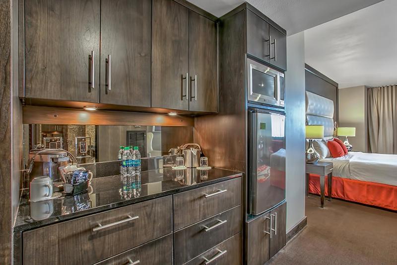 Hotel Gsr Deluxe Parlor - 2 Bedroom - Very Large - Sleeps 8 Reno