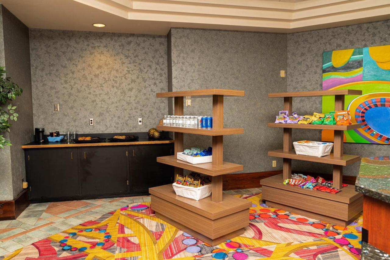 Hotel Reno Suites 3*