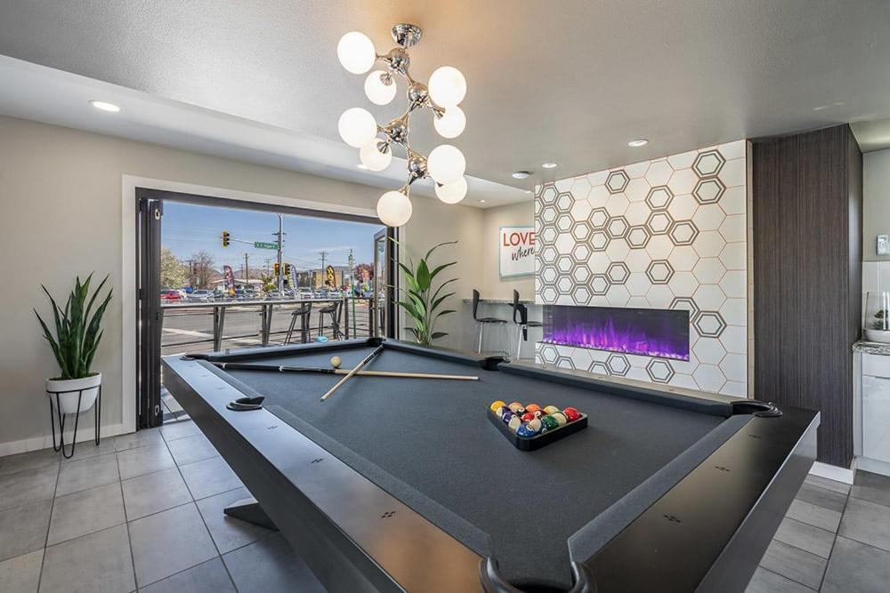 Boutique In The Heart Of Midtown! Apartment Reno