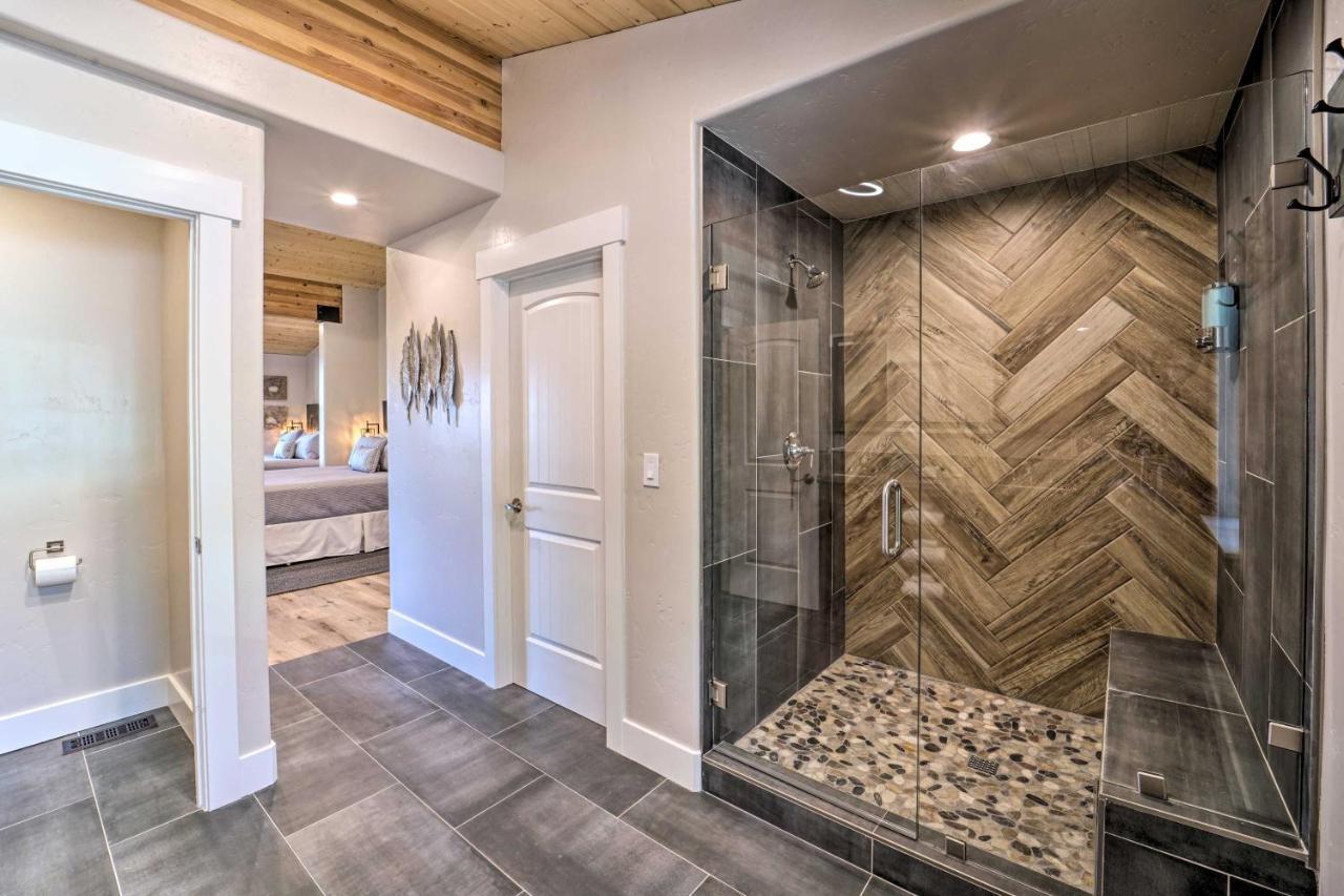 Luxe With Mountain View 3 Mi To Skiing! Holiday home *