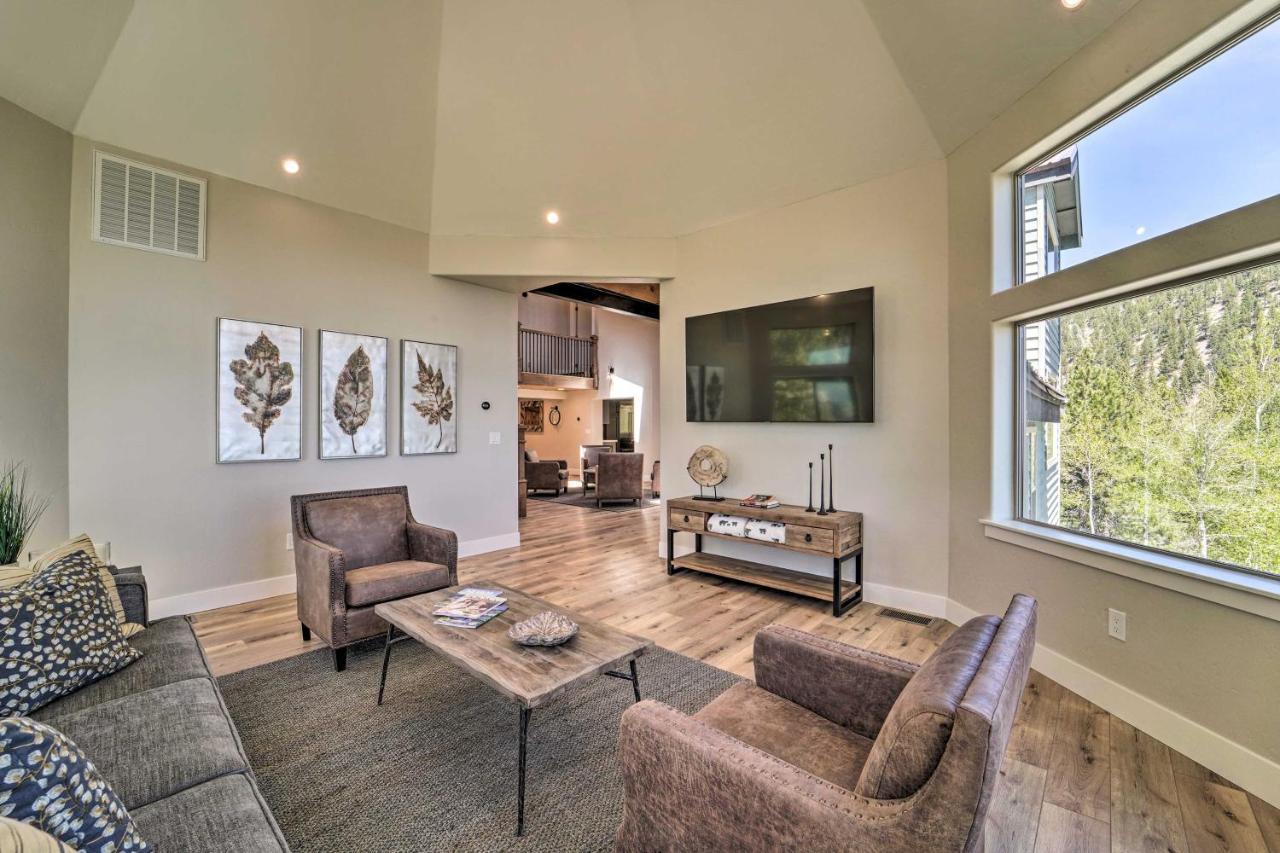 Luxe With Mountain View 3 Mi To Skiing! Holiday home