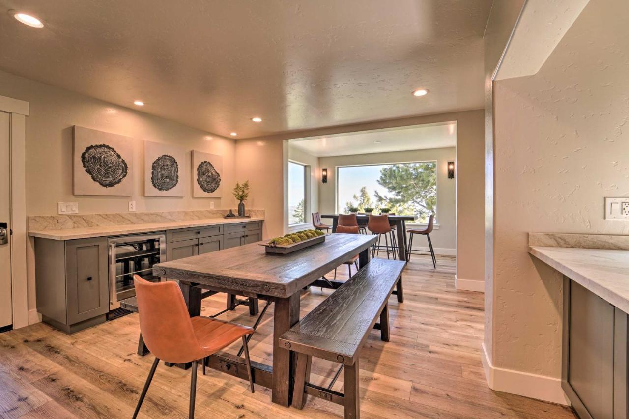 Holiday home Luxe With Mountain View 3 Mi To Skiing! Reno