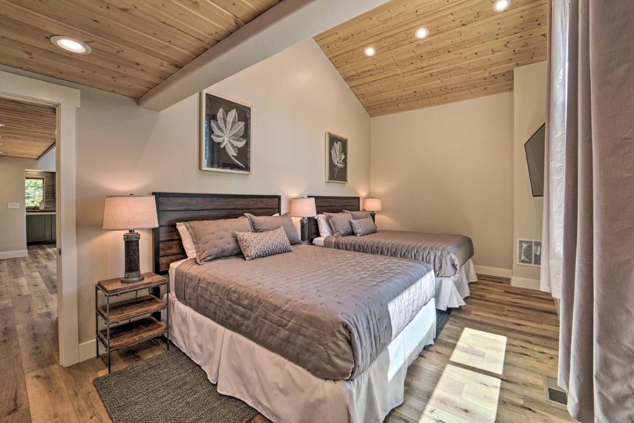 Luxe With Mountain View 3 Mi To Skiing! Holiday home