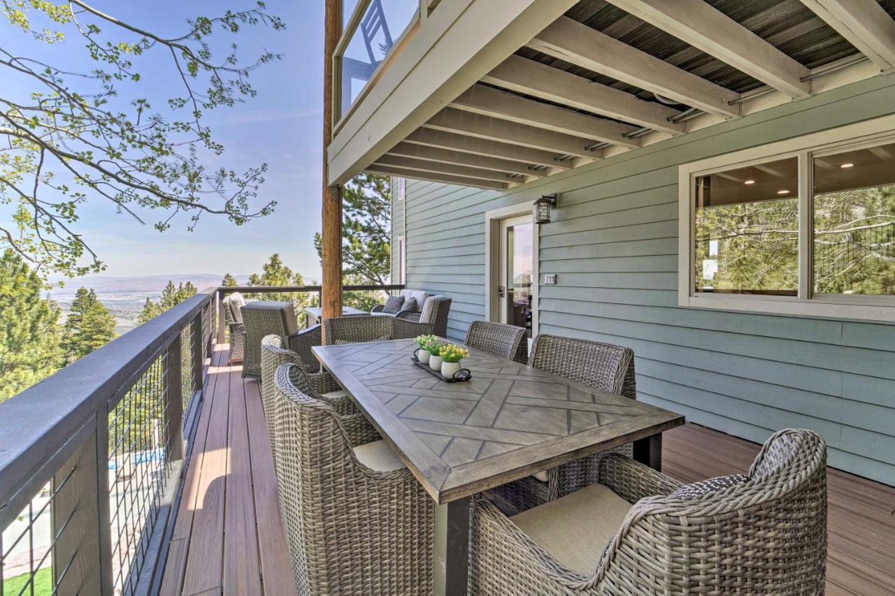 Luxe With Mountain View 3 Mi To Skiing! Holiday home
