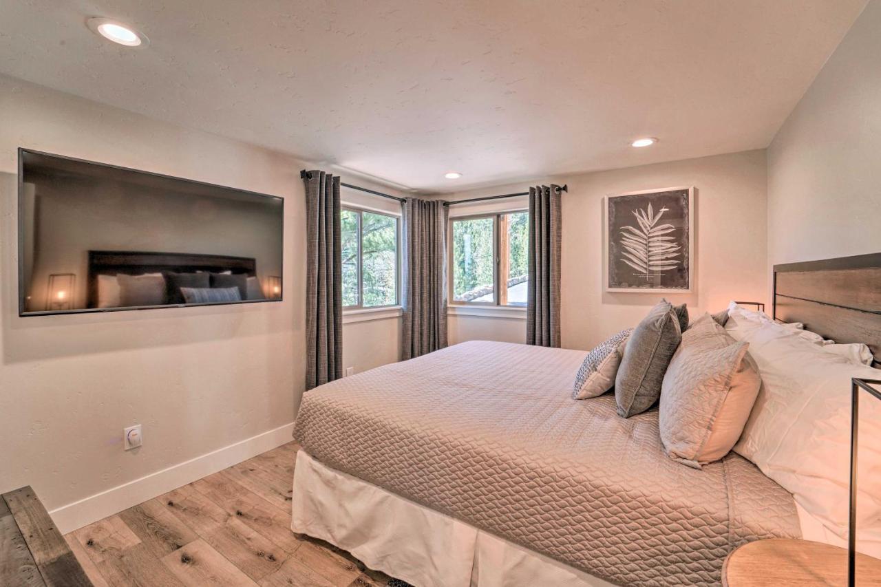 Holiday home Luxe With Mountain View 3 Mi To Skiing!