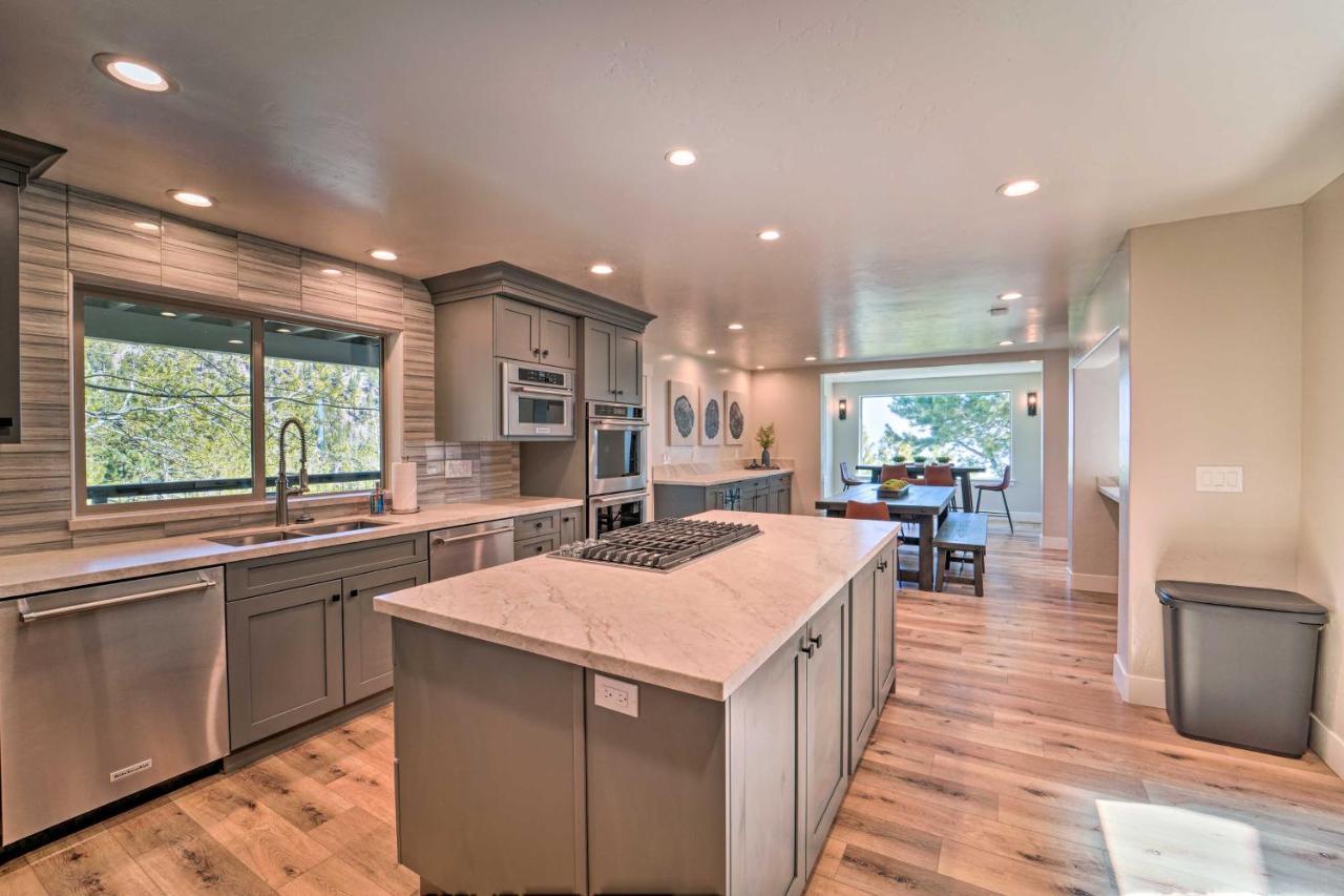 Holiday home Luxe With Mountain View 3 Mi To Skiing! *