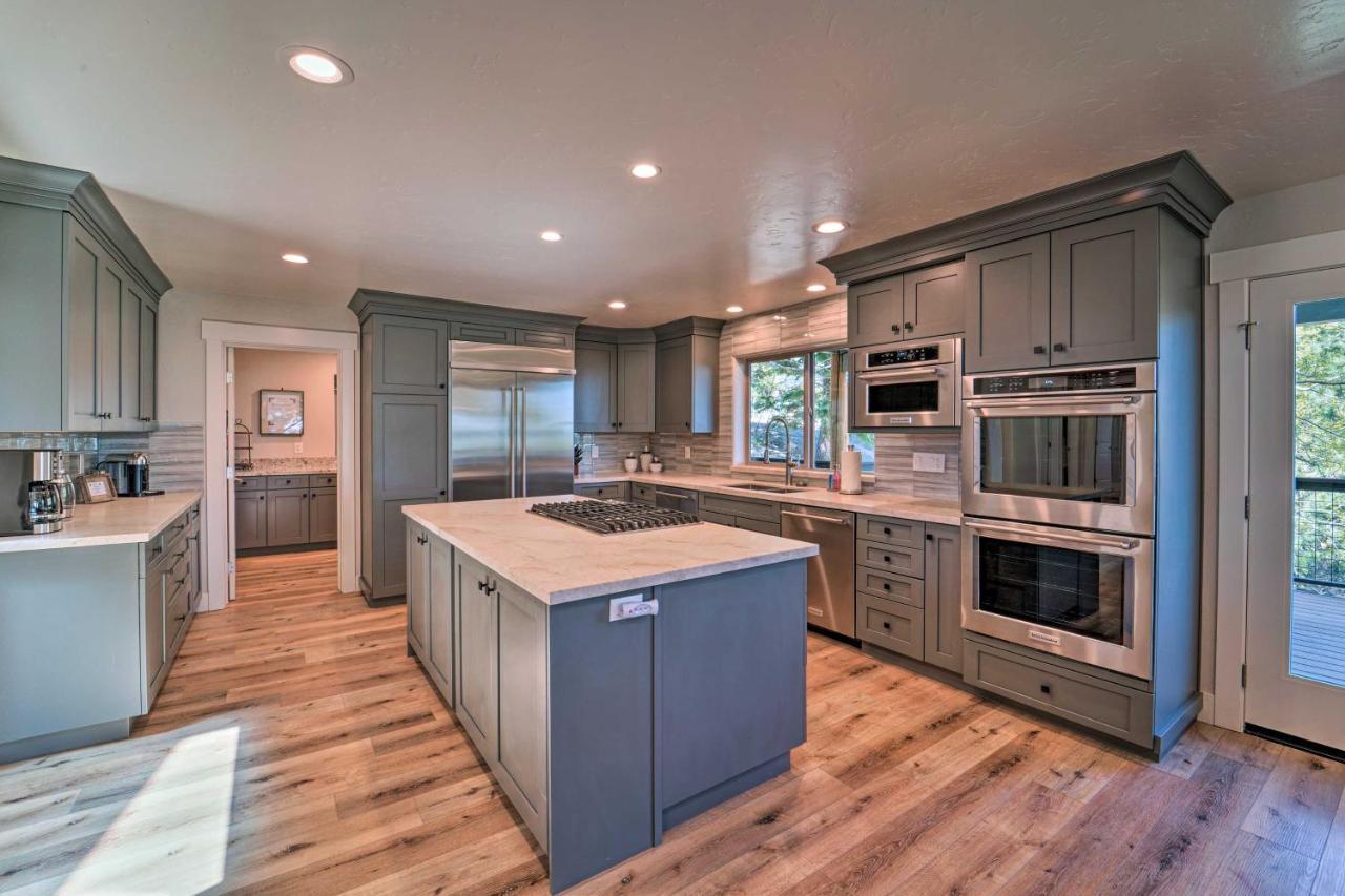 Luxe With Mountain View 3 Mi To Skiing! Holiday home Reno