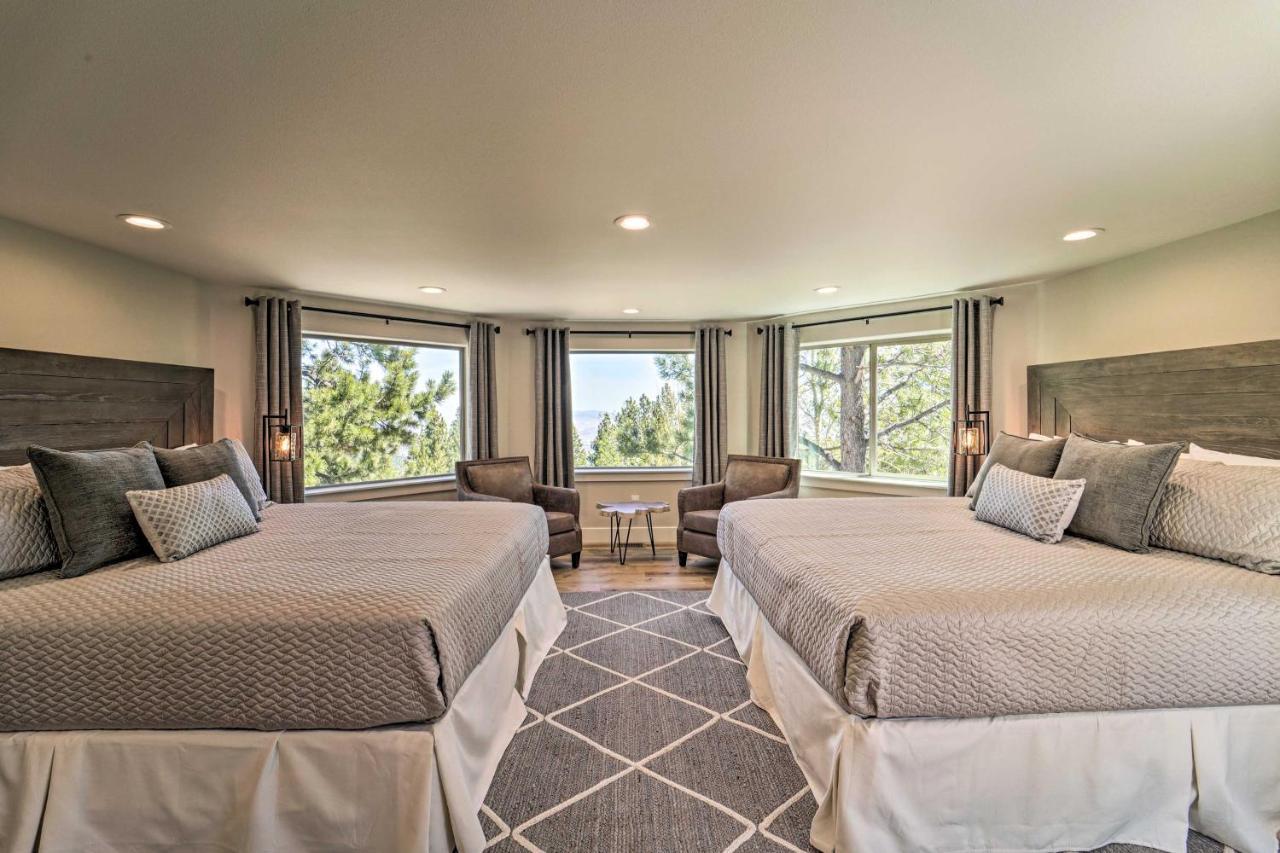 Holiday home Luxe With Mountain View 3 Mi To Skiing!