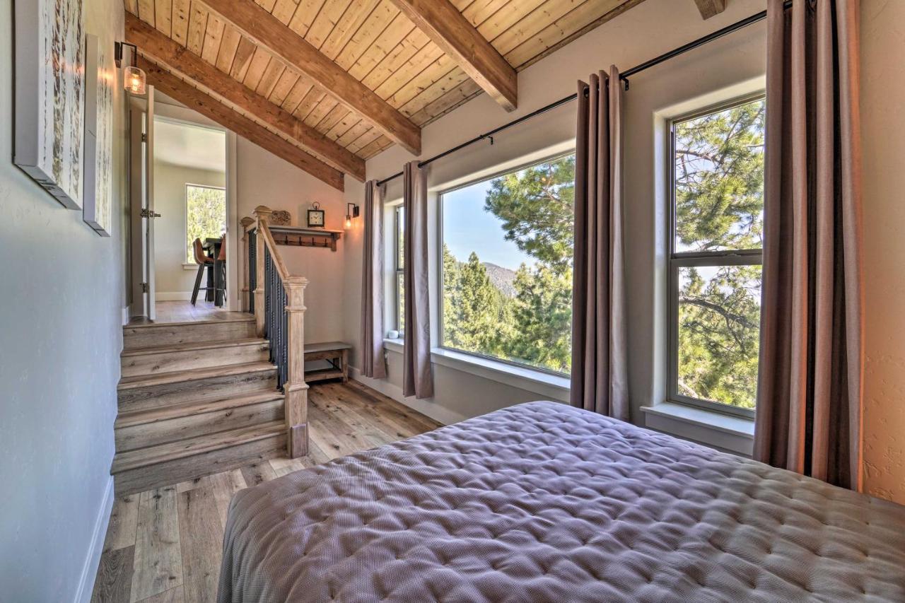 Luxe With Mountain View 3 Mi To Skiing! Holiday home *