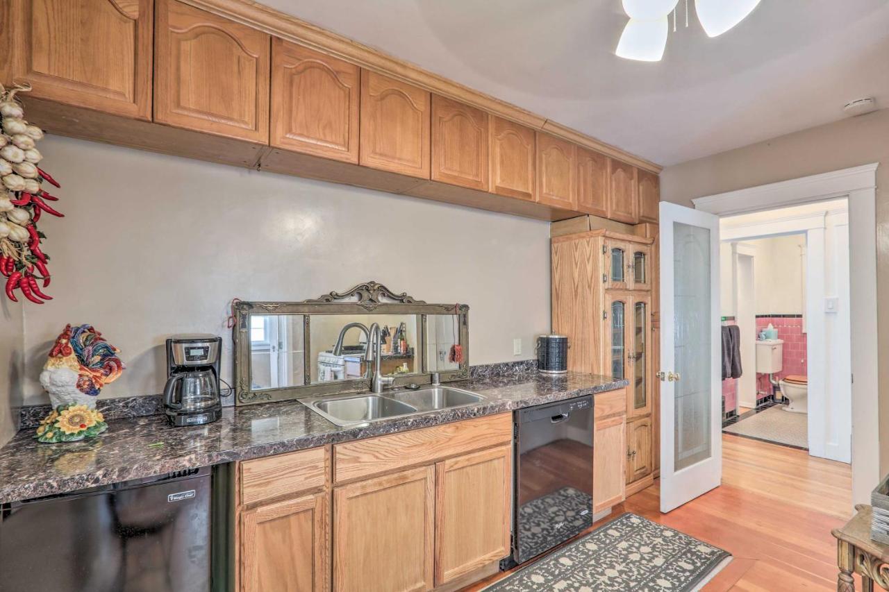 Historic On Riverwalk 1 Mi To Midtown Holiday home