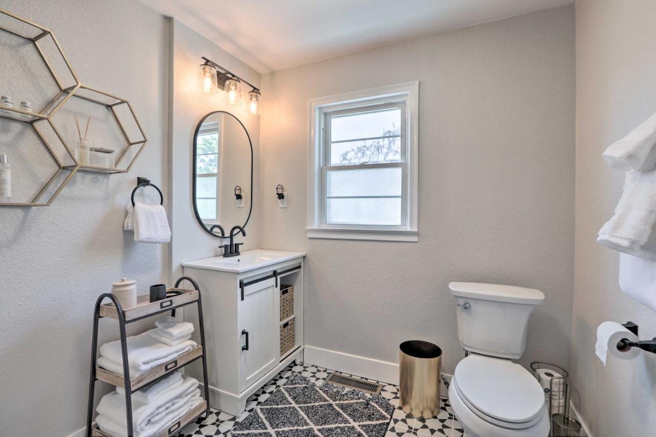 Midtown Oasis With Furnished Deck And Fire Pit Holiday home
