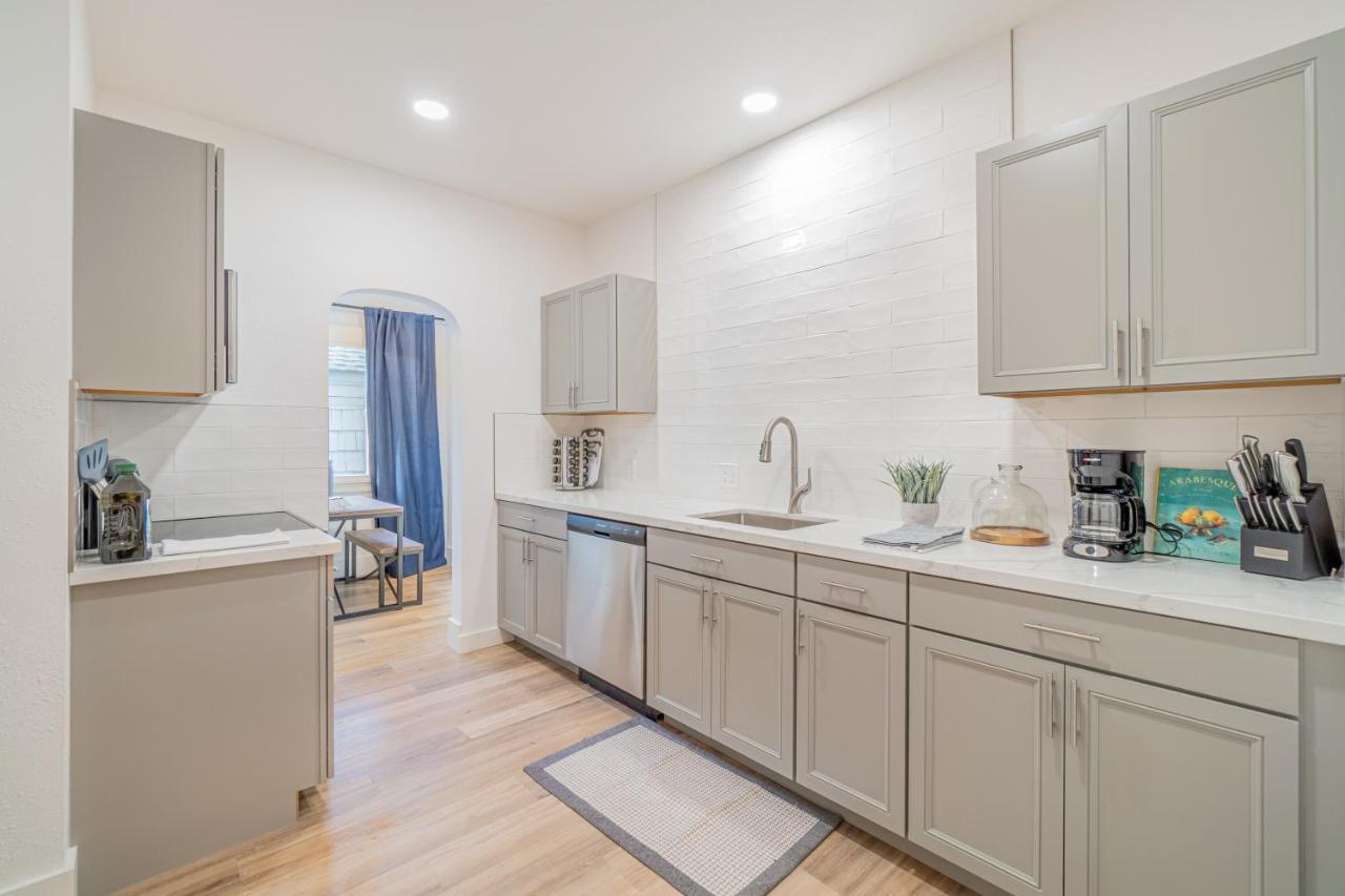 Apartment Plush 2-bed In Riverside Heights! *