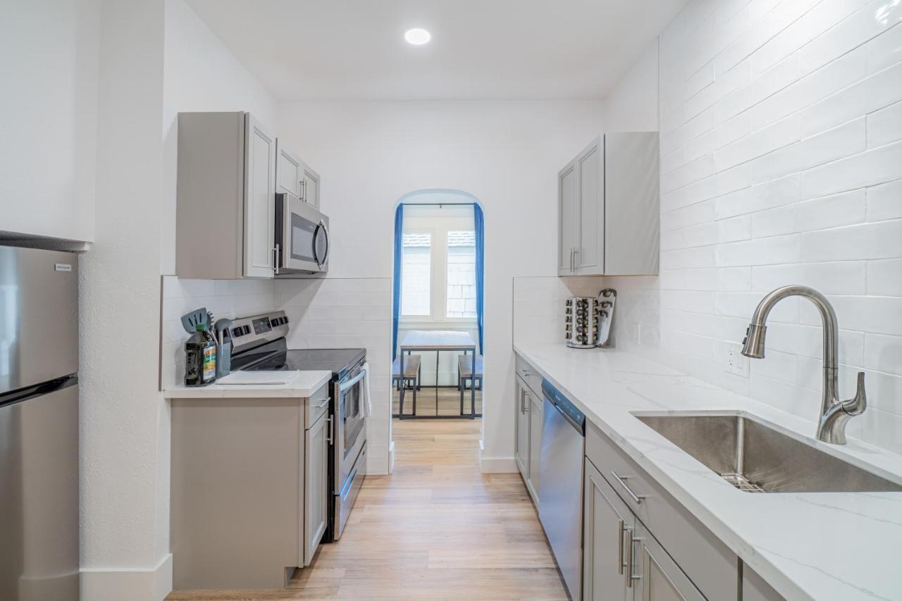 Apartment Plush 2-bed In Riverside Heights! *